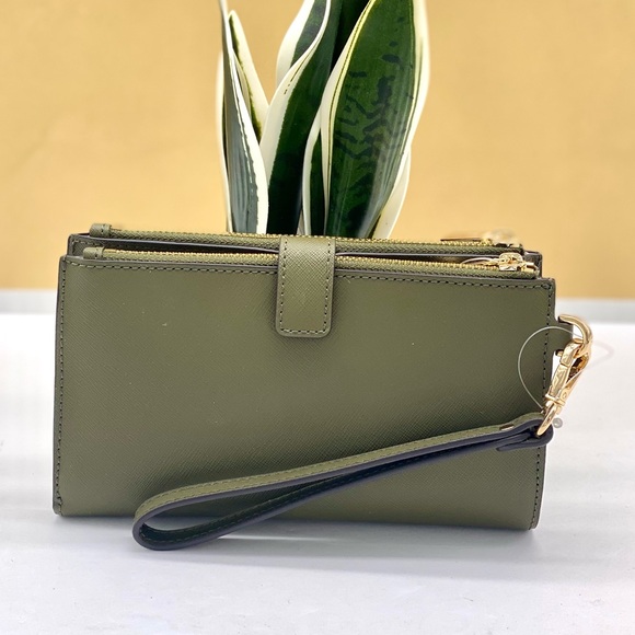 Michael Kors DoubleZip Wallet Wristlet
Phone Case DUFFLE - Picture 4 of 14